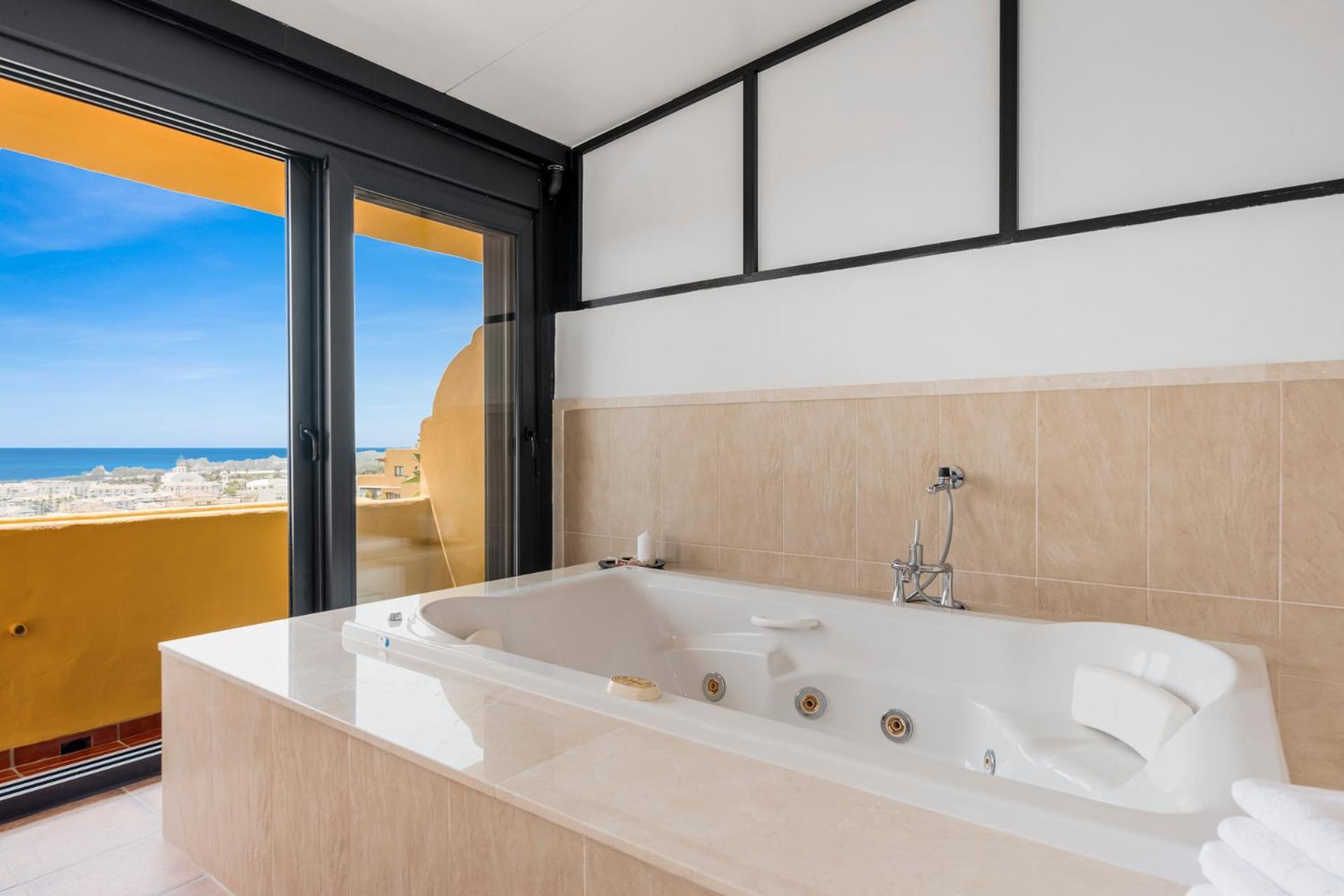 Sky And Sea Estepona Penthouse ภายนอก รูปภาพ